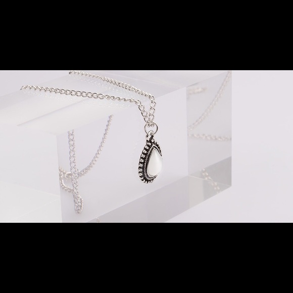 Vintage Layered Water Drop Necklace - Picture 5 of 6